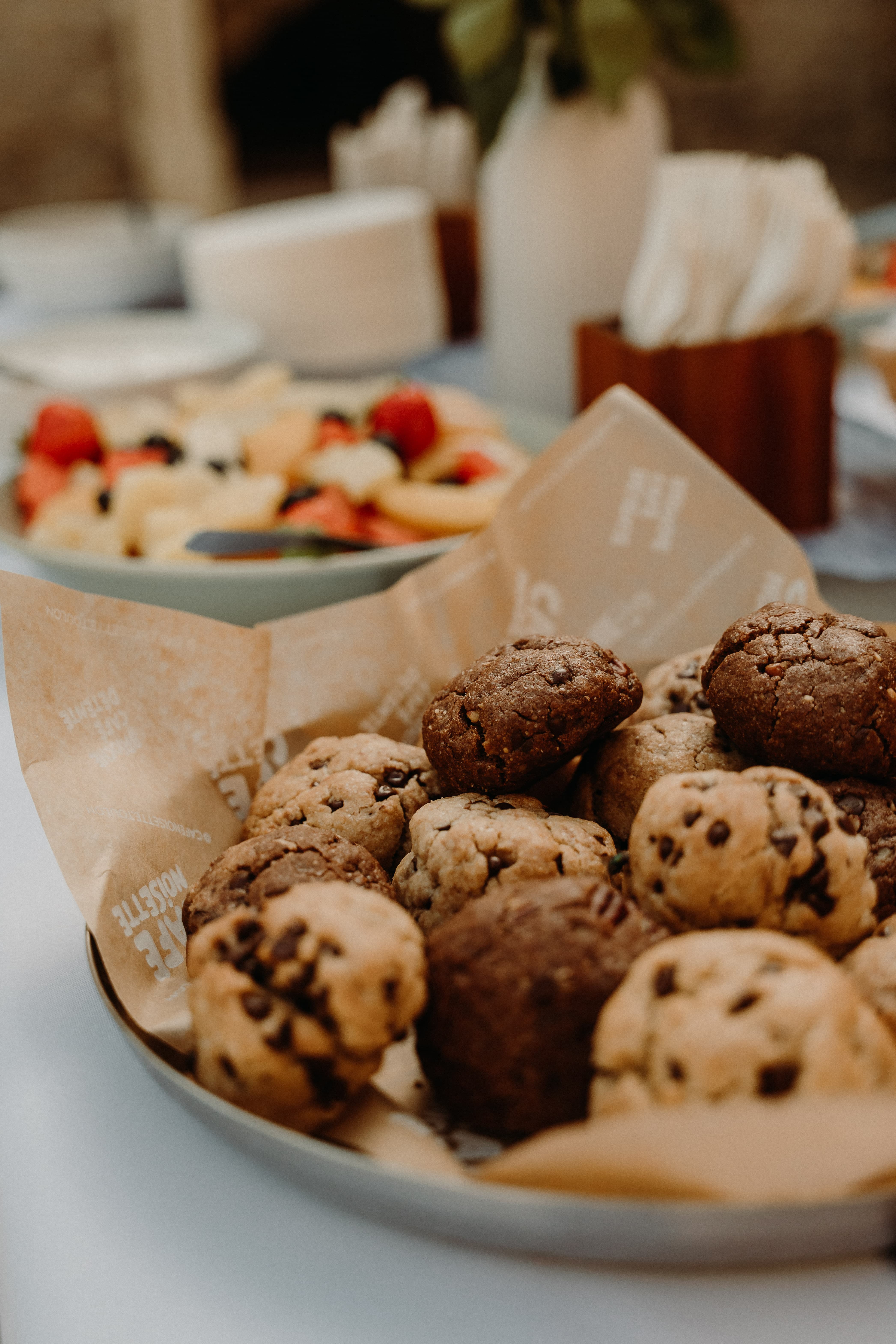 Cookies maison et fruits frais