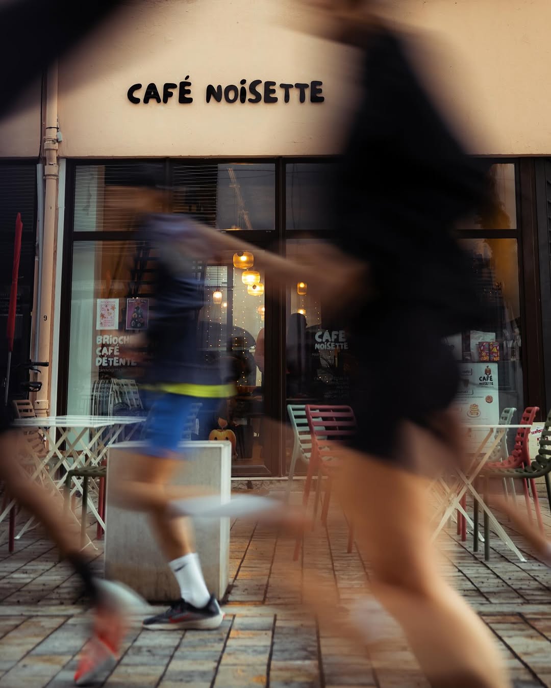 La devanture du Café Noisette, rue César Vezzani